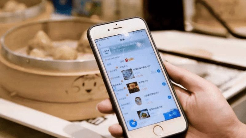 半自理老人居家护理，保姆与护工价格对比解析